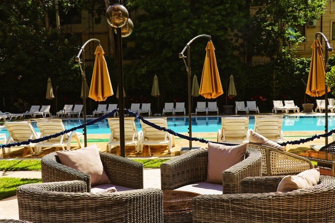 Бассейн при отеле Radisson