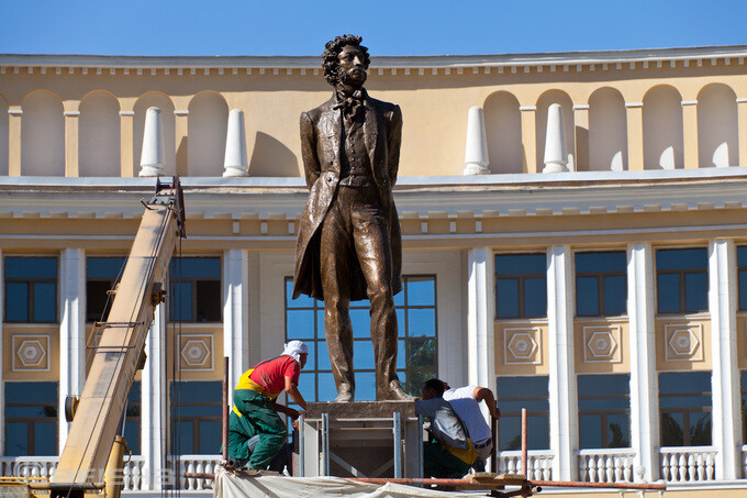 Памятник Пушкину установлен