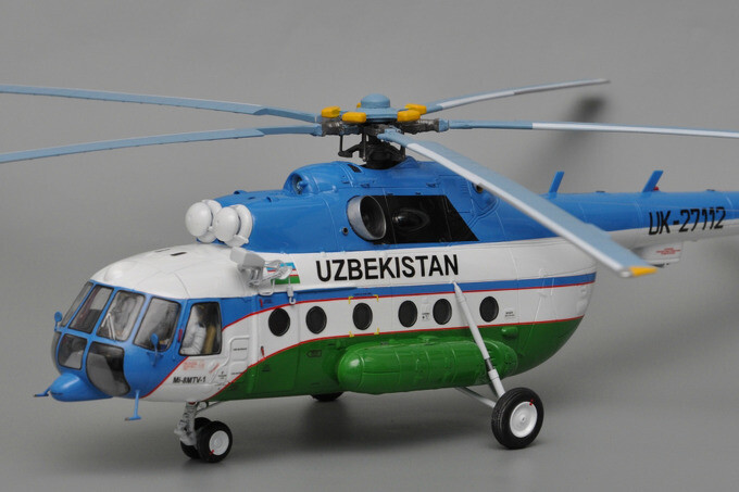 Над Ташкентом летает вертолет с поздравлениями