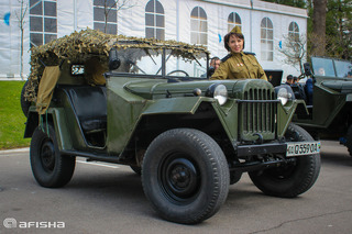 Выставка ретро-автомобилей в парке Anhor Lokomotiv