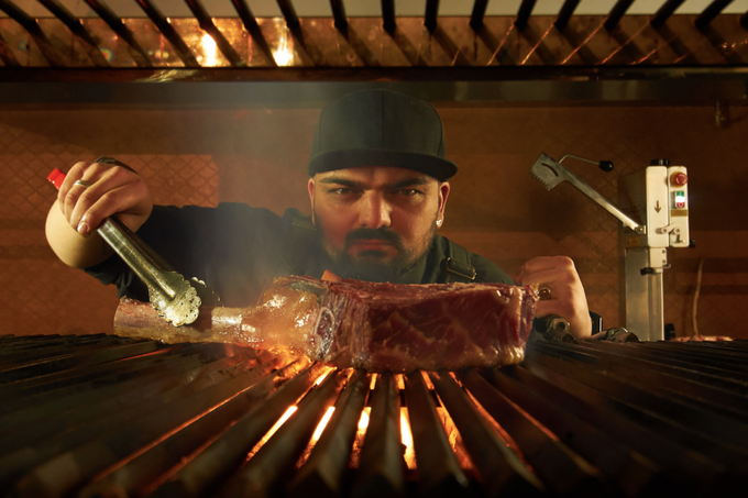 Стейк-хаус «Мясной» приглашает попробовать сочное мясо