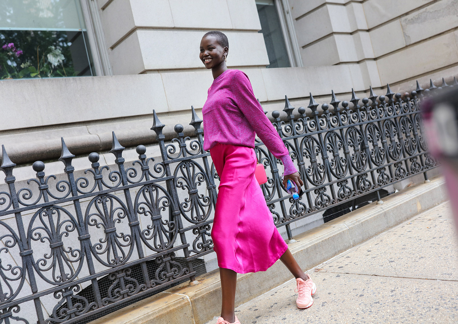 юбки 2020 год. юбка макси тренд 2023. самые модные юбки. джинсовая одежда на подиуме. модели каролины эррера.