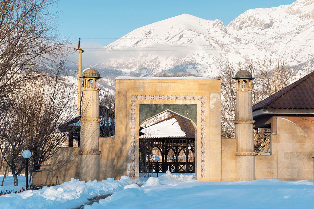 Qolida kamerasi bolgan odam qoramagizni orqasidan mushukka sikayapti Ikki ayol ortasidagi haqiqiy yashirin kamera jinsiy aloqa