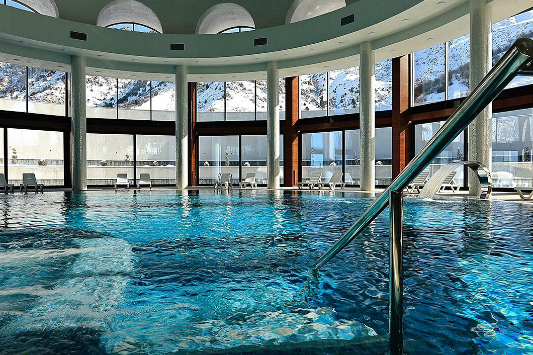 Qizlar va ogil bolalar bilan porno tomosha qiling