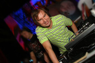 Играет DJ Max Mayers