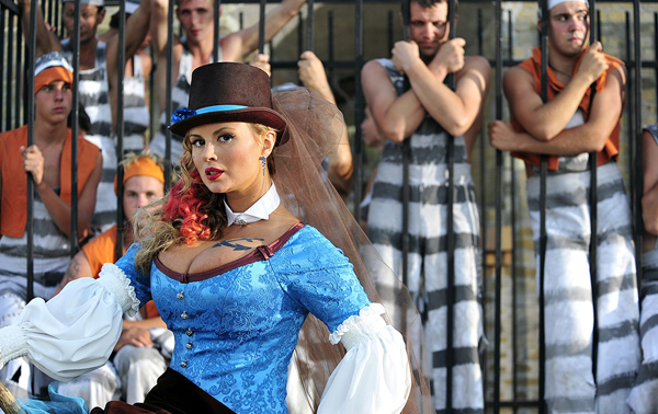 Seks videolar kuchib olish Mening qoshnim porno surat