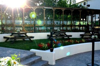 Gusto Garden Bar