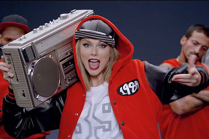 Chris Brown, танцы Coldplay и сногсшибательные дивы