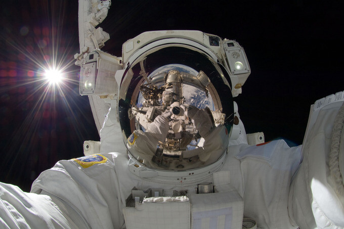 Астронавты NASA засняли работу в космосе на GoPro