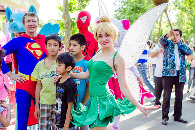 Парад героев Disney прошел в Lokomotiv