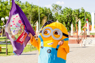 Парад героев Disney в парке Lokomotiv
