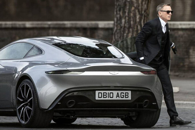 Aston Martin представил на треке новый суперкар Джеймса Бонда