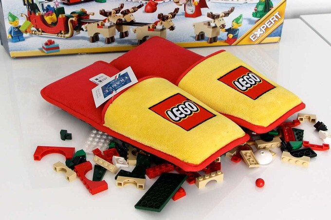 Lego выпустили тапочки для защиты от конструктора