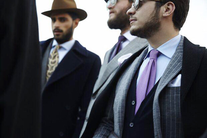 Porno: Bir yigit va ikkita kaltak Chiroyli mushukchali qizlarning fotosuratlari