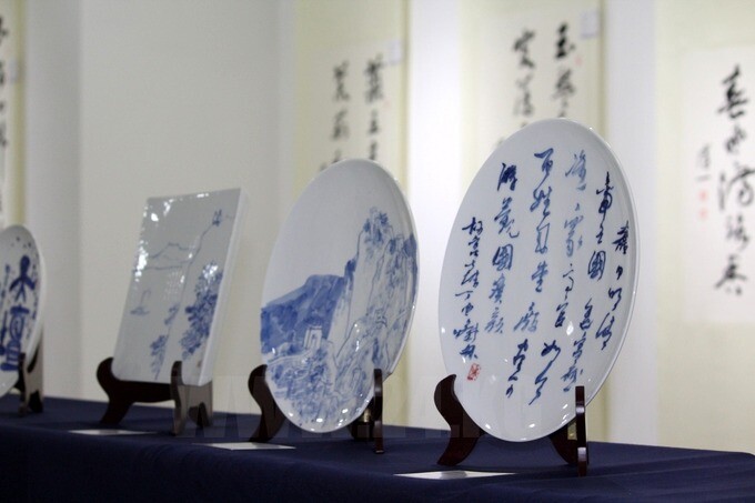 Выставка «Пекинский сказ о Шелковом пути на фарфоре»