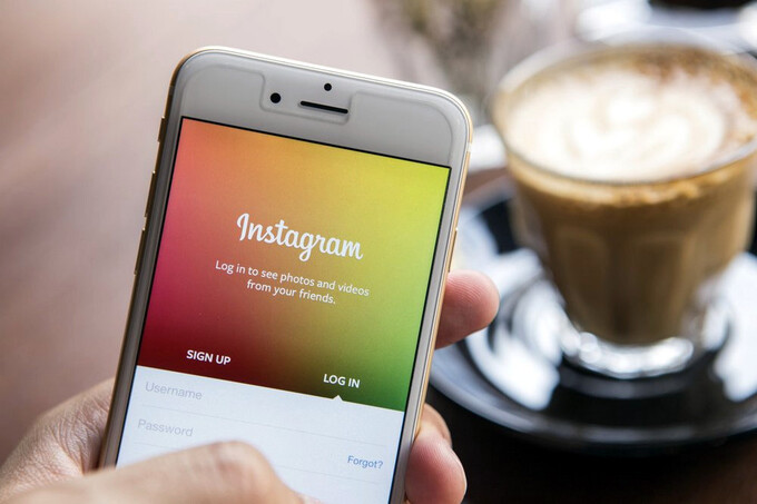 Instagram разрешил репостить «истории»