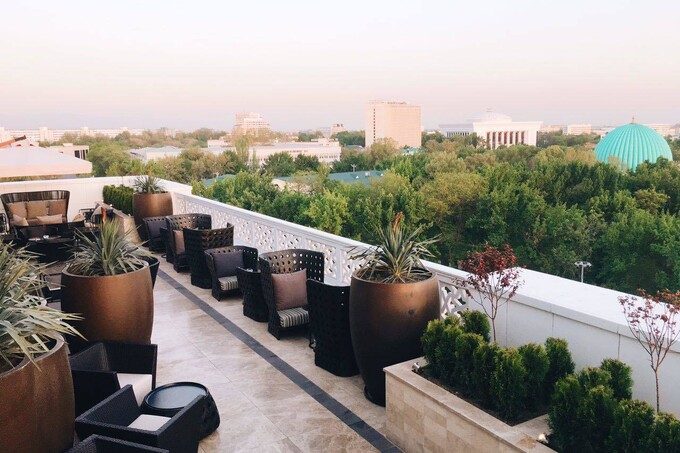 Ночной Ташкент или размышления о городе. Терраса отеля Hyatt Regency