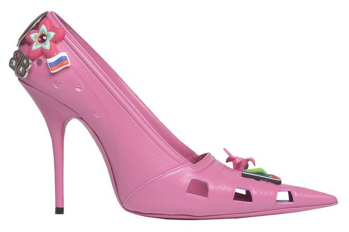 Balenciaga выпустили розовые кроксы на шпильке