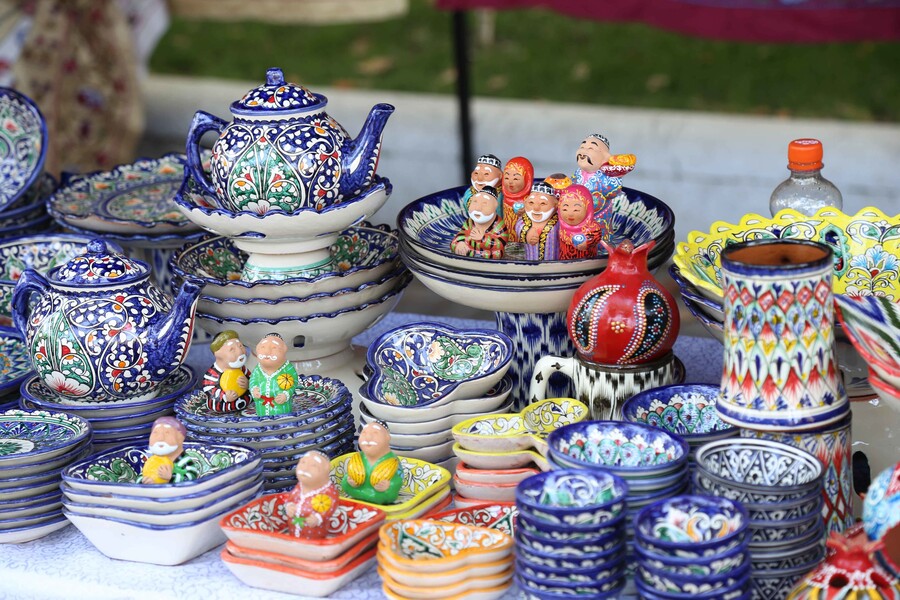 На Бродвее прошла выставка-ярмарка «Сувениры Узбекистана»
