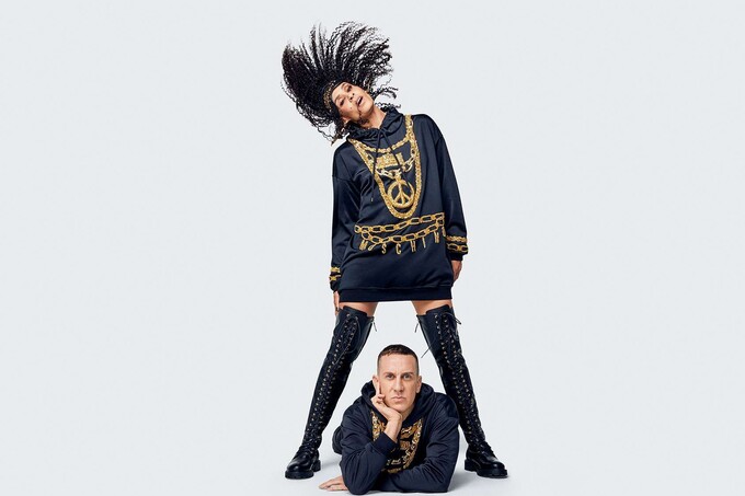 Вышел лукбук коллекции Moschino х H&M