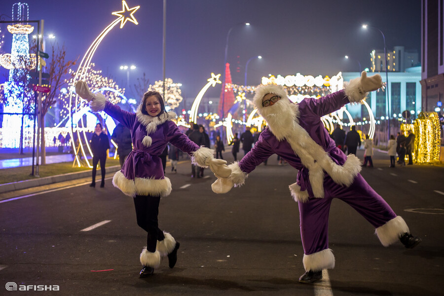 Главная елка страны засияла в Ташкенте