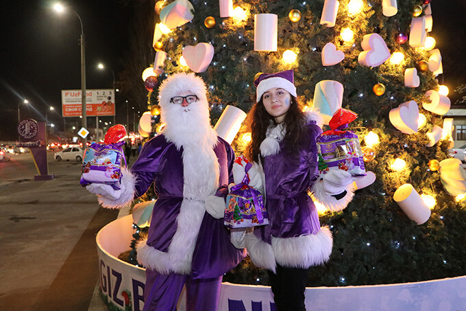 Crafers установил пять новогодних елок в Ташкенте