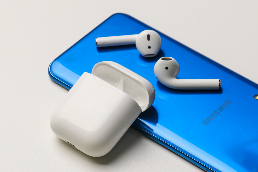 AirPods стали самыми популярными наушниками в мире