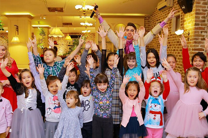 Национальная вечеринка для детей в April
