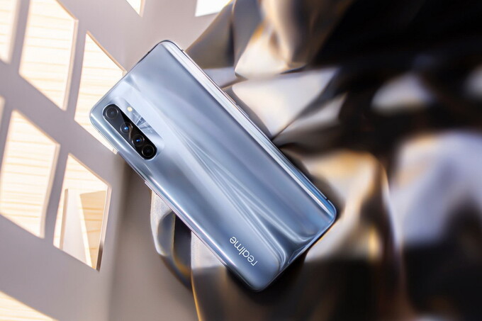realme показала наушники, часы и игровой смартфон