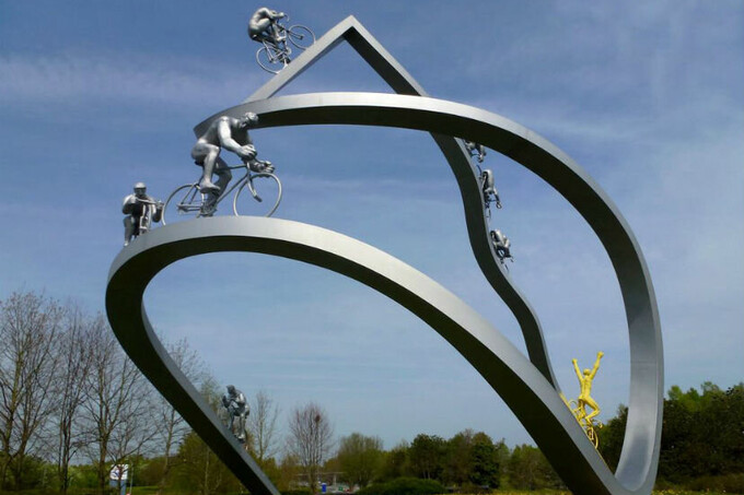 9 самых интересных памятников велосипедам, установленных по всему миру