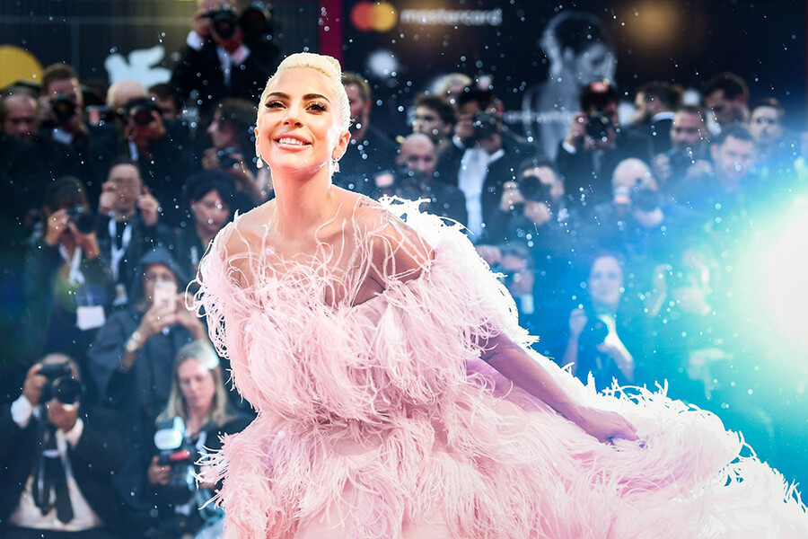 Леди Гага стала лицом нового аромата Valentino