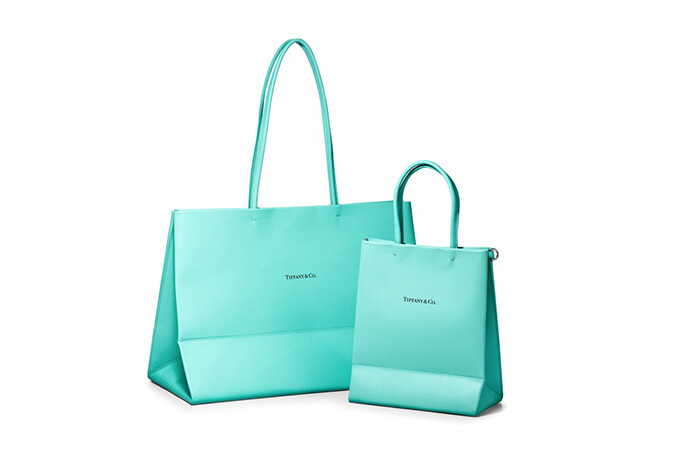 Tiffany & Co. превратили бумажные пакеты в фирменные сумки