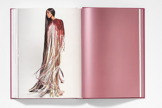 Наоми Кэмпбелл выпустила книгу в честь 30-летней модельной карьеры