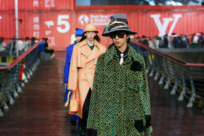 Прошел показ мужской весенне-летней коллекции Louis Vuitton 2021