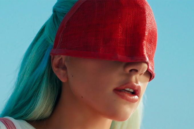 Леди Гага выпустила клип 911
