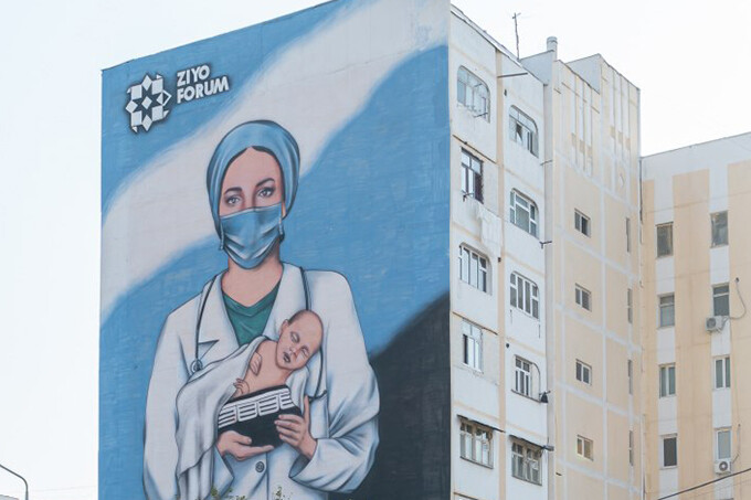 В Ташкенте появился новый мурал — оммаж героизму врачей