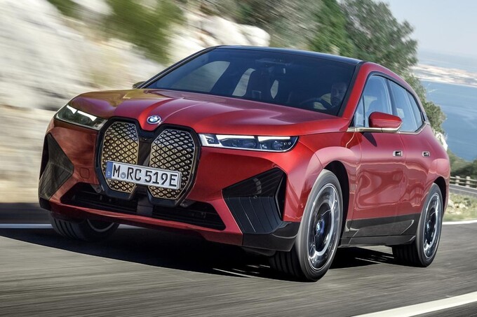 BMW показала электрический кроссовер iX с поддержкой 5G