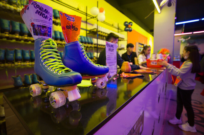 Neon Toshkent: yopiq rollerdrom Rolling night