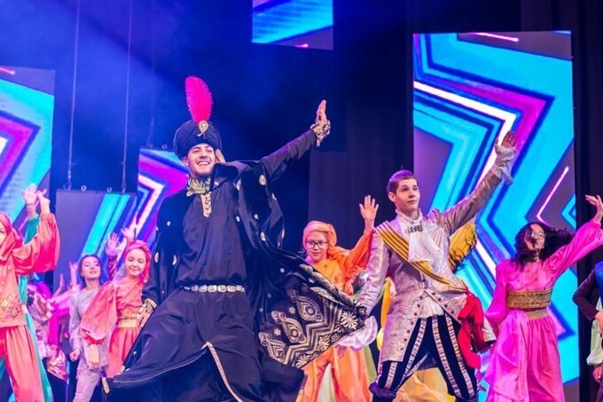 Веселые новогодние каникулы от Zlotnikov Dance Centre