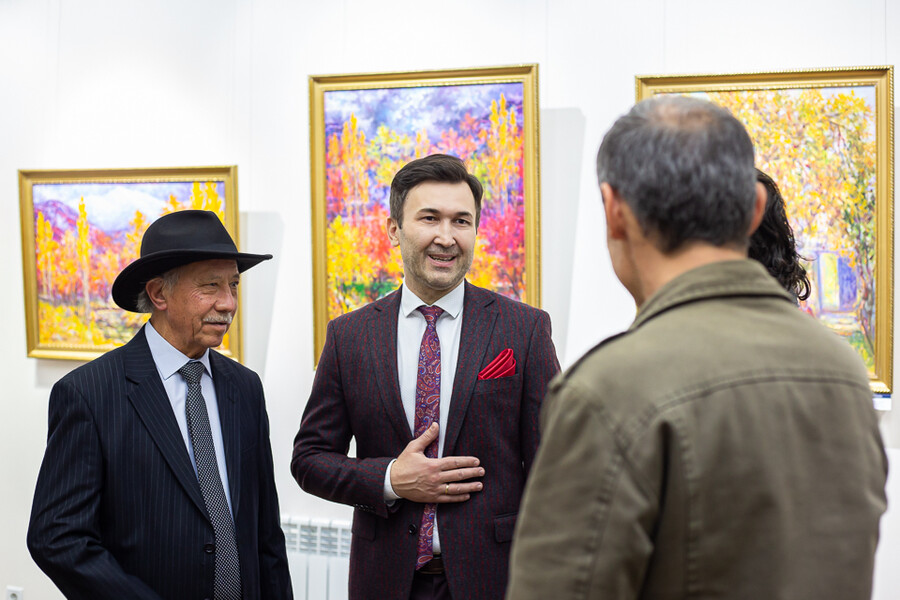 Колоритные узбекские улочки: открытие выставки знаменитого Исфандияра Хайдарова «Созвучие красок родного края»