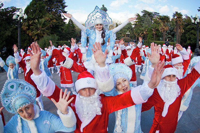 Парад Дедов Морозов в Tashkent City