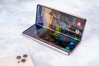 Samsung Galaxy Z Fold2 — фантастический смартфон, словно из будущего