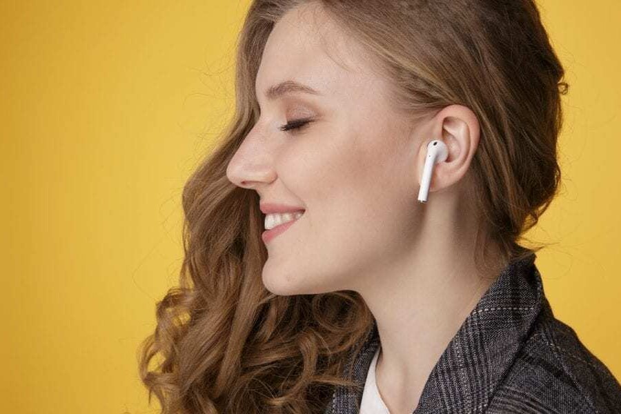 Apple выиграла патент на управление AirPods при помощи жестов — Афиша ...