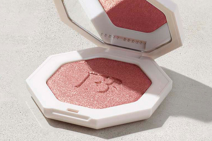 Fenty Beauty выпускают лимитированные хайлайтеры ко Дню рождения Рианны