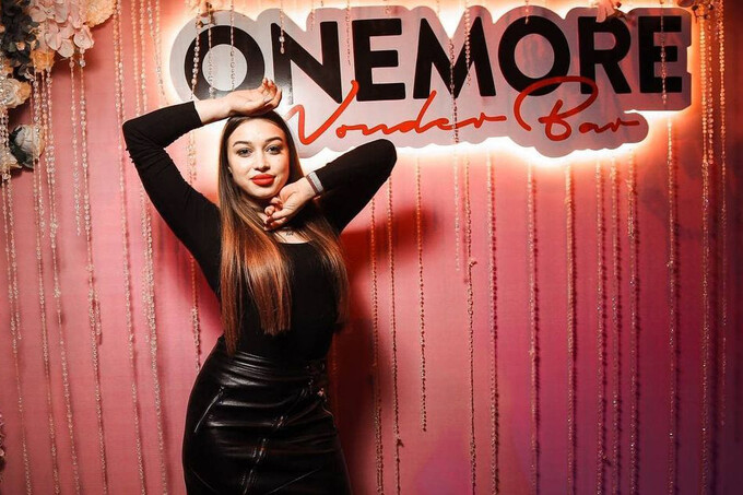 Зажигательные ночи в One More