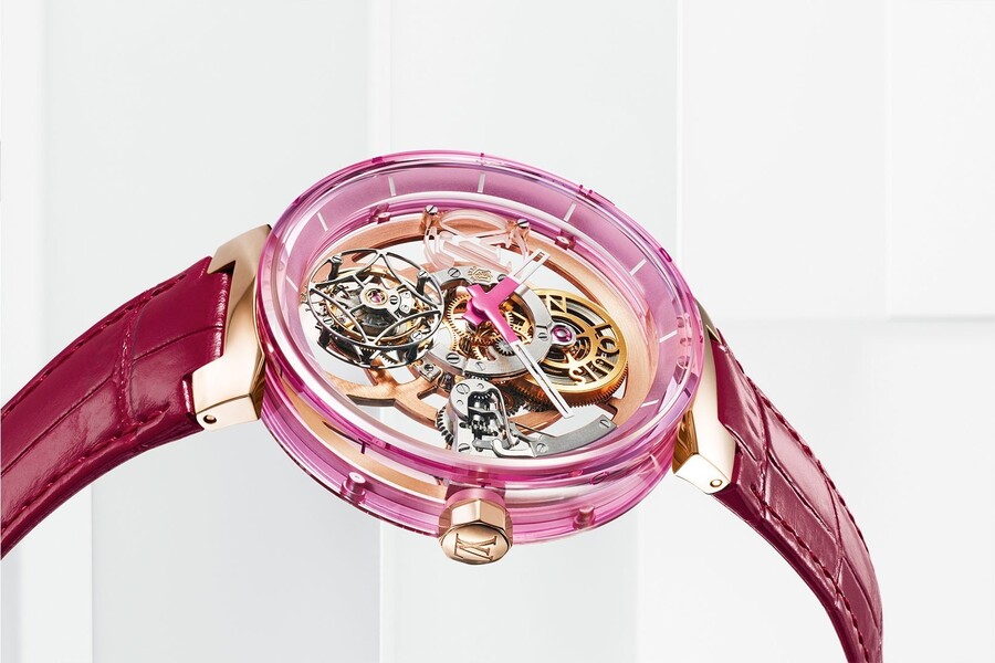 Louis Vuitton показали женские часы с сапфировым корпусом на выставке Watches and Wonders 2021