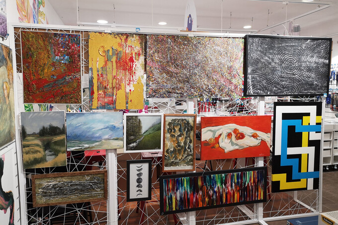 Выставка современных интерьерных картин Golden Art