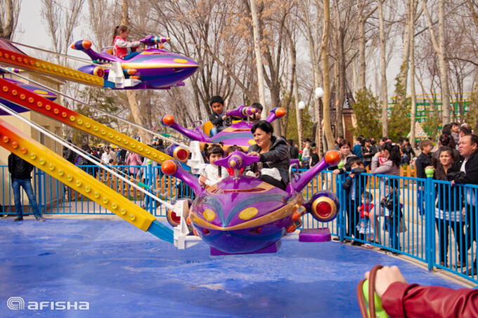 День защиты детей в Lokomotiv Amusement Park