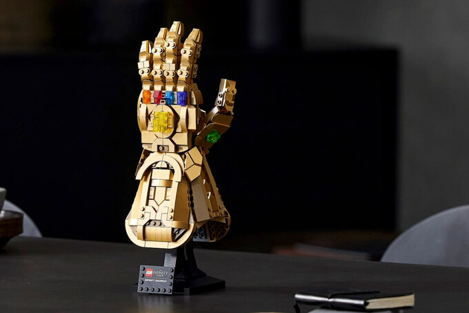 Lego представили Перчатку бесконечности Таноса