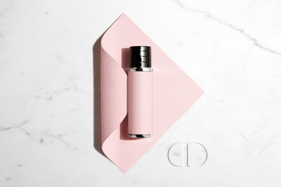 Dior представили коллекцию многоразовых флаконов для ароматов